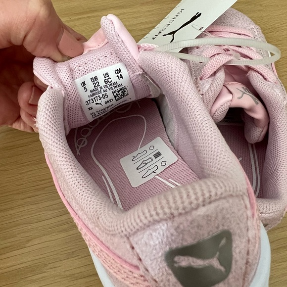 Adorable Pink Pumas Size 6 NWT - Picture 5 of 5